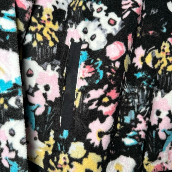 NWT Vera Bradley Women's Snap Collar Fleece Pullover Sweatshirt with Pockets - Picture 4 of 6